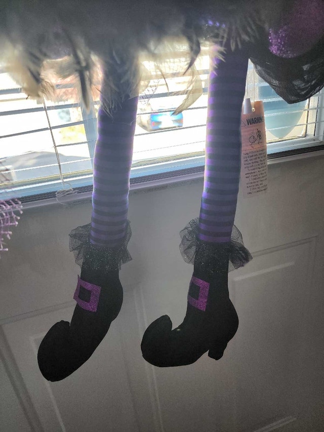 Halloween Skeleton Witch Decorative Wreath - photo 4