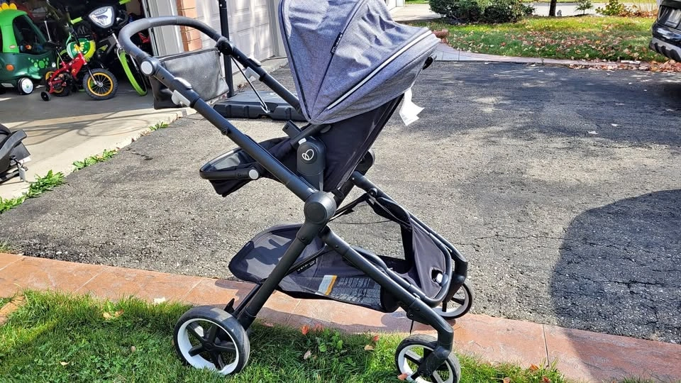 GOLD SensorSafe Pivot Xpand Stroller Travel System