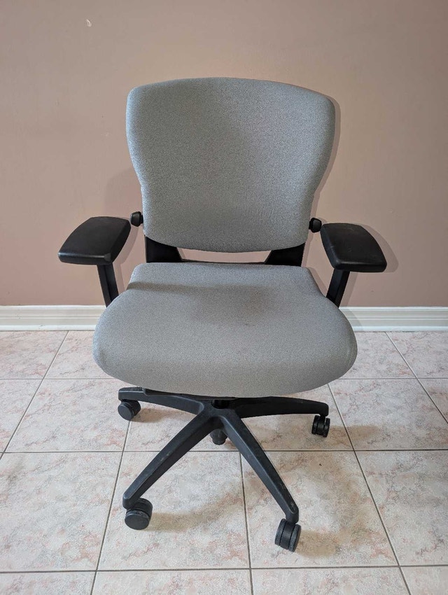 Teknion Savera Synchro-Tilt Task Chair