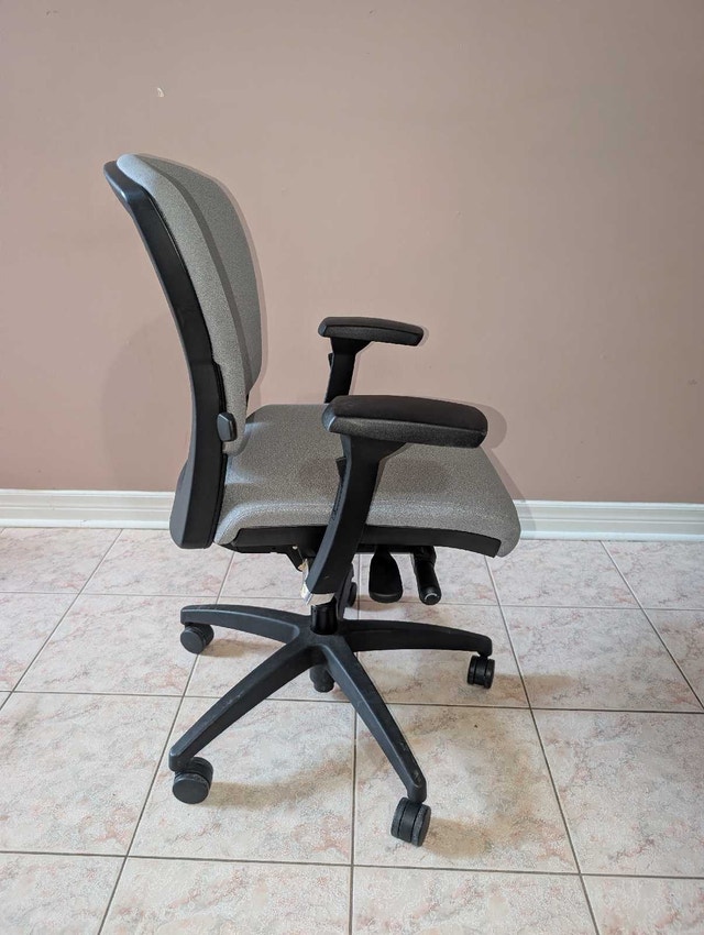 Teknion Savera Synchro-Tilt Task Chair - photo 2