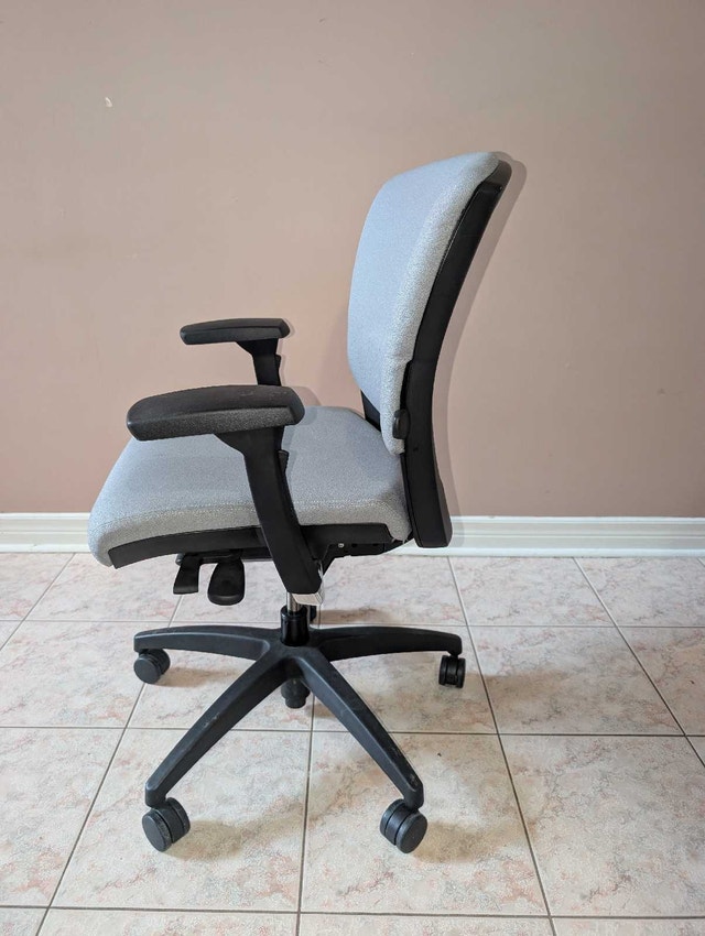 Teknion Savera Synchro-Tilt Task Chair - photo 3