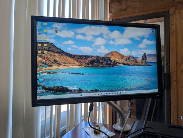 BenQ 24" Full HD IPS Monitor with Adjustable Monitor Arm