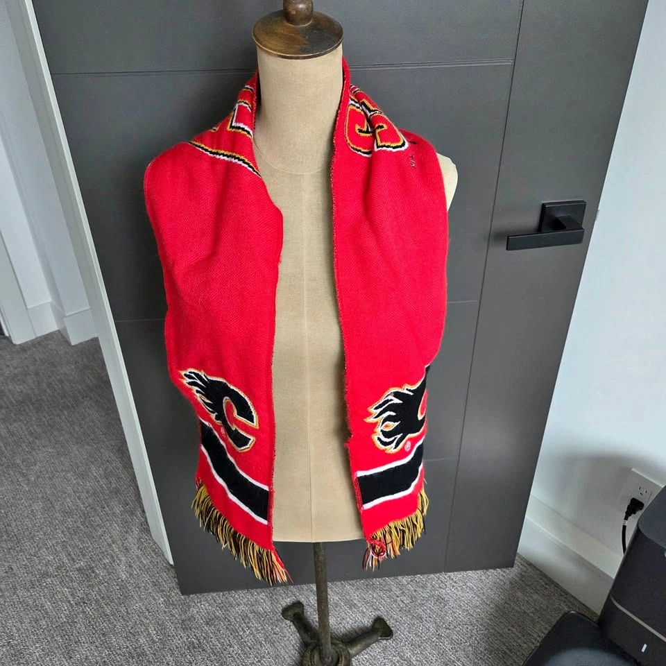 Calgary Flames Reversible Knit Fan Scarf