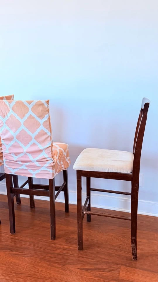 Set of 4 Wooden Bar Stools with Covers - photo 4