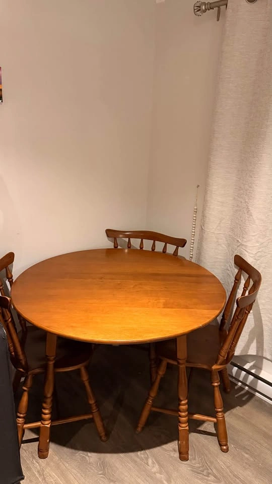 Wooden dining table with 4 chairs - photo 2