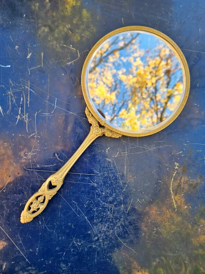 OLD GOLD HANDHELD MIRROR