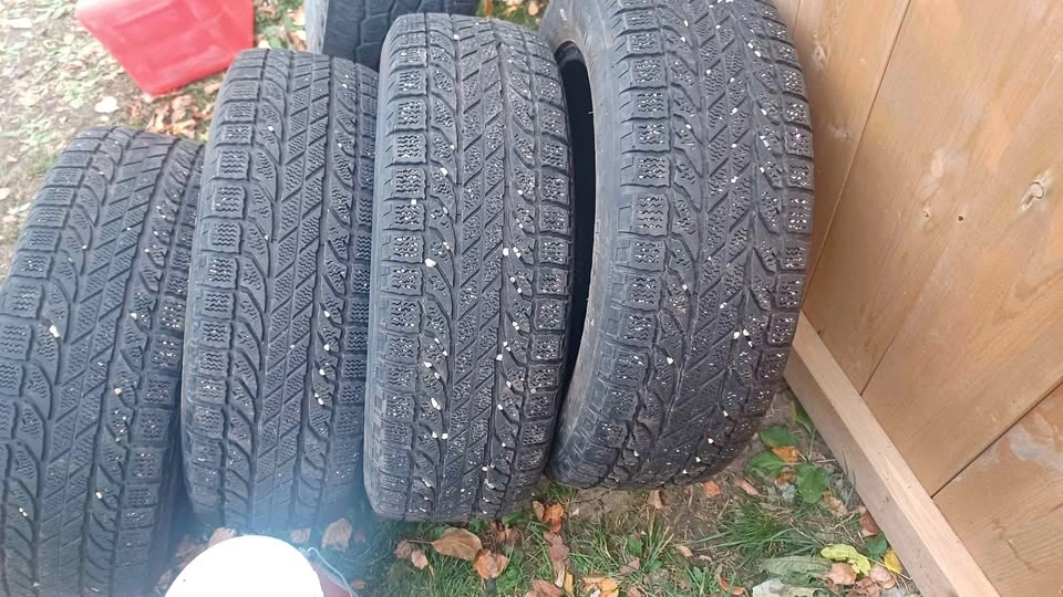 4 Winter 205/60/15 SALAMON TIRES $80 Total