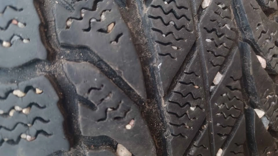 4 Winter 205/60/15 SALAMON TIRES $80 Total - photo 2