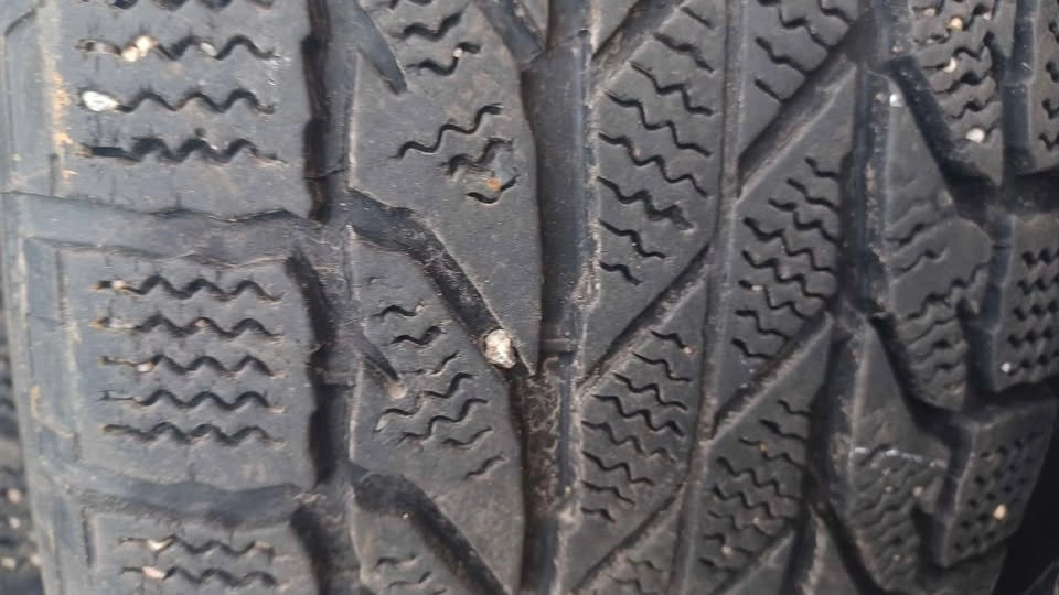 4 Winter 205/60/15 SALAMON TIRES $80 Total - photo 5