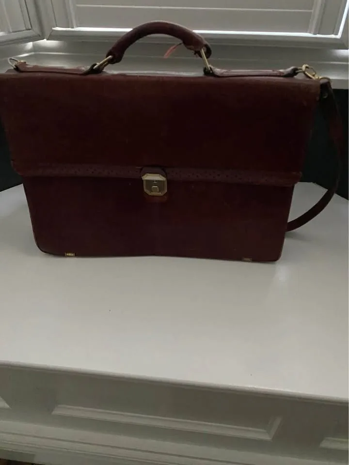 Leather briefcase - classic style image indicator(2)