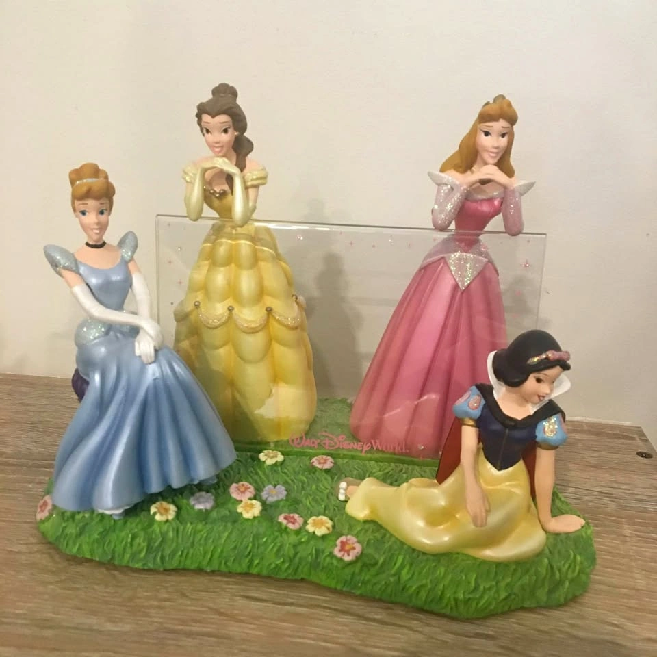 Disney princess figurine picture frame pick up in Brampton