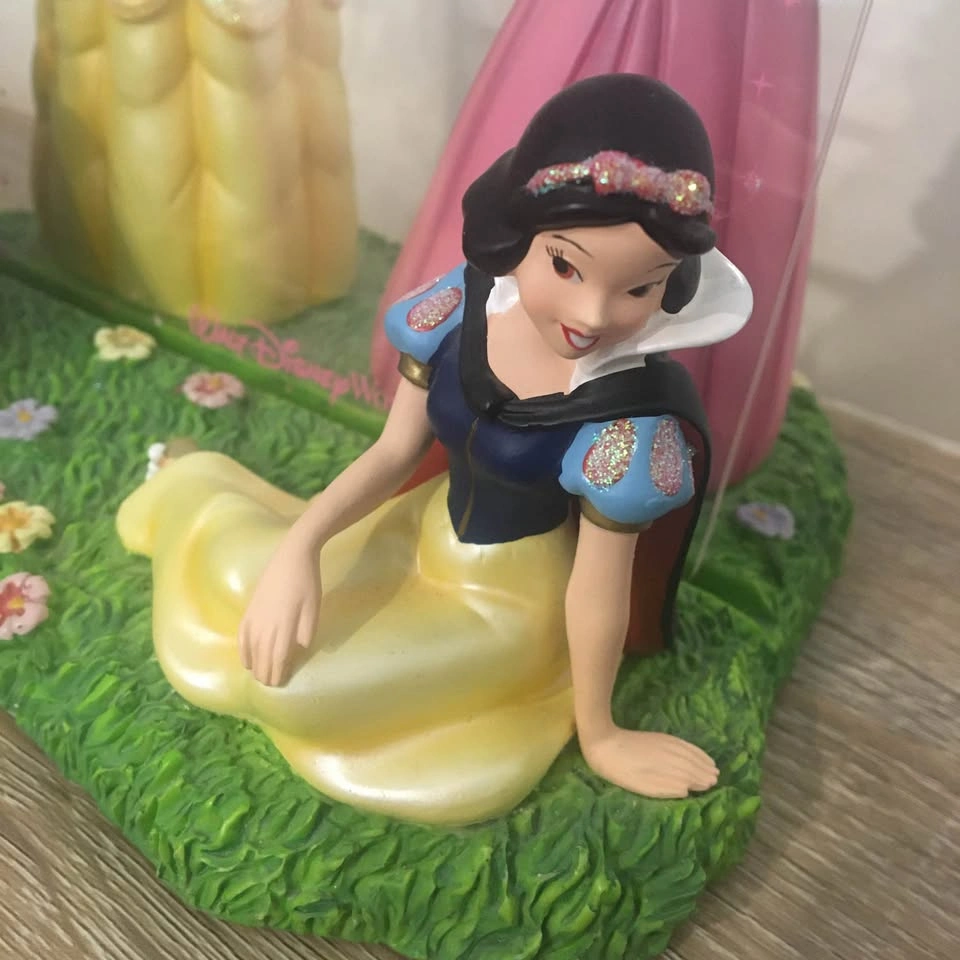 Disney princess figurine picture frame pick up in Brampton - photo 2