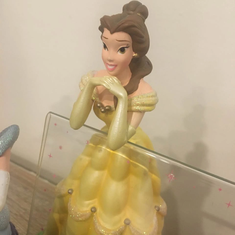 Disney princess figurine picture frame pick up in Brampton - photo 4