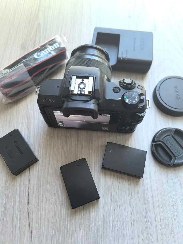Canon EOS M50 with EF-M 15-45mm Lens - photo 2