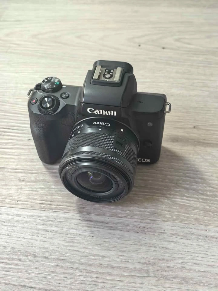 Canon EOS M50 with EF-M 15-45mm Lens - photo 3
