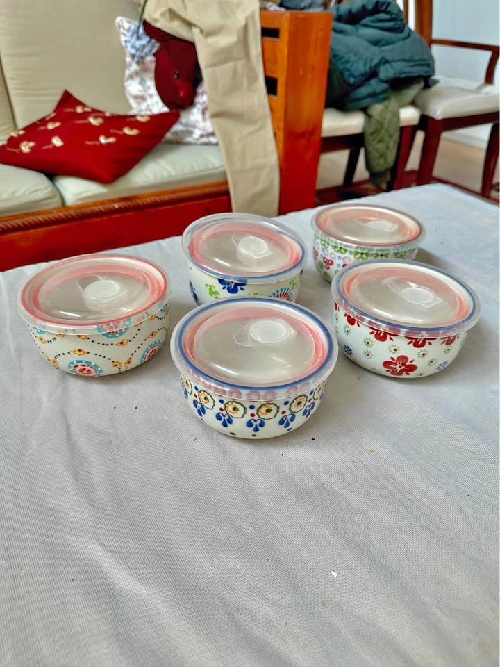 White Ceramic Bowls with lids