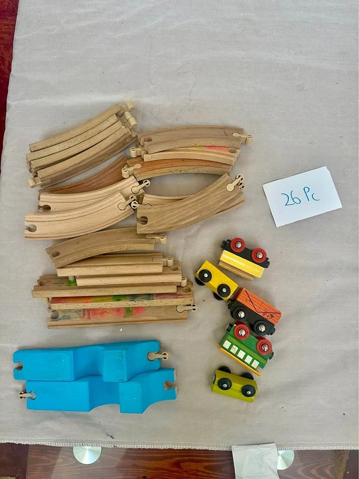 Wooden Train Set (26 Pieces)