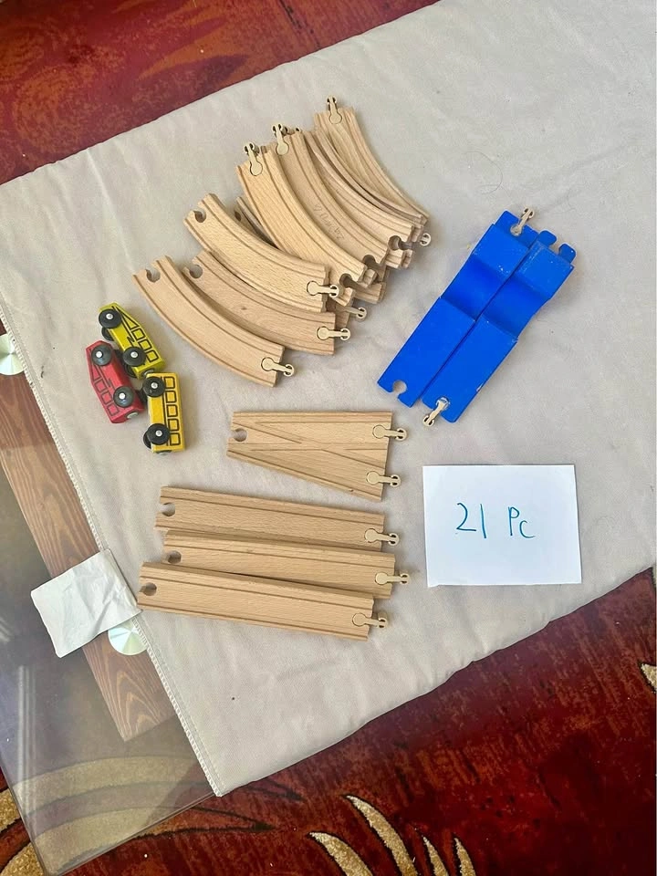 Wooden Train Set (21 Pieces)