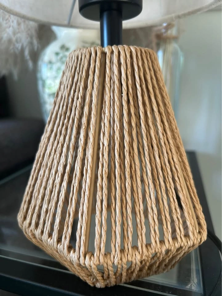 Corded rattan table lamp - photo 3
