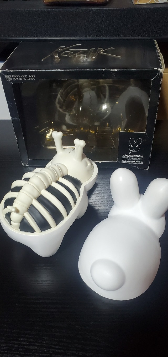 Medicom Toy Frank Kozik Smorkin Labbit White Bone Bunny Figure - photo 3