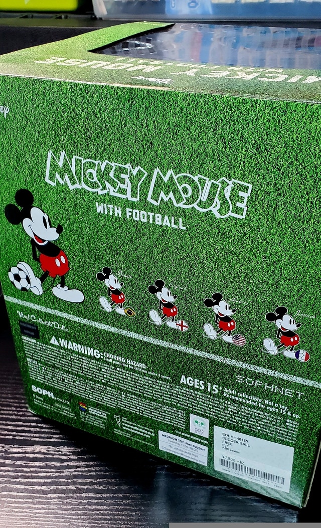VCD MICKEY MOUSE WITH FOOTBALL (ENGLAND) - photo 3