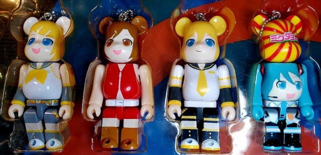 Be@rbrick MIKU 100% Key Chain - photo 3
