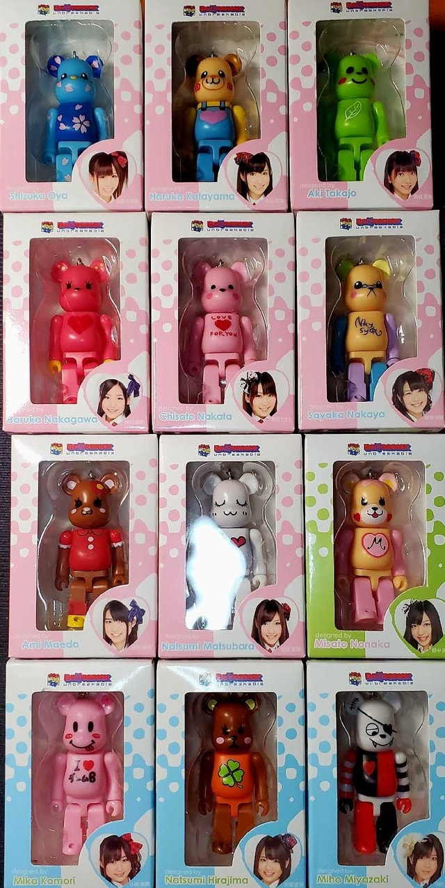 AKB48 Bearbrick 100%