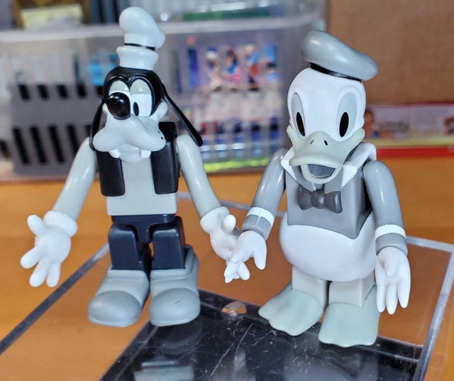 Donald Duck and Goofy Kubrick Lot