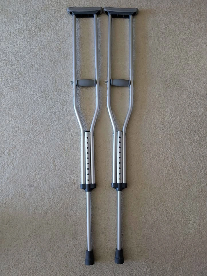Crutches & Air Pump Medical Walking Boot - Bambi Legs Bundle - photo 2