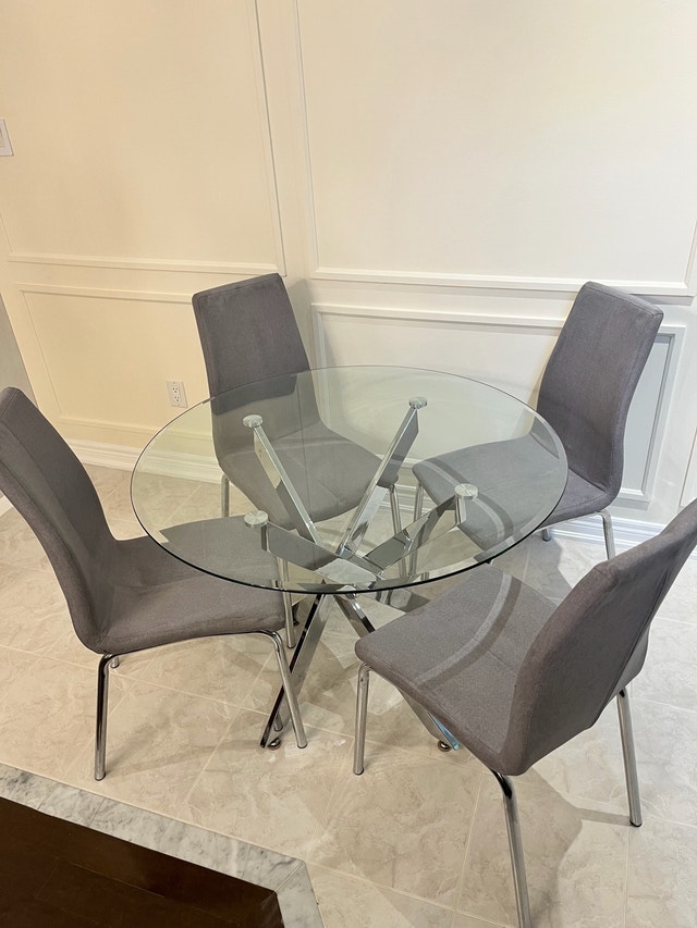 Round Glass Table and 4 Chairs - Amazing Price! - photo 2