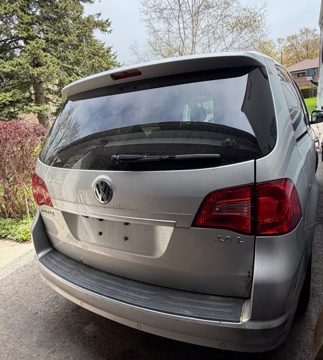 Volkswagen Routan SEL Premium - photo 3