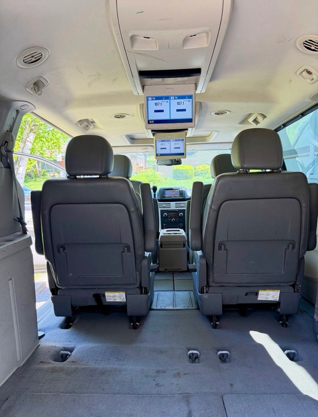 Volkswagen Routan SEL Premium - photo 5