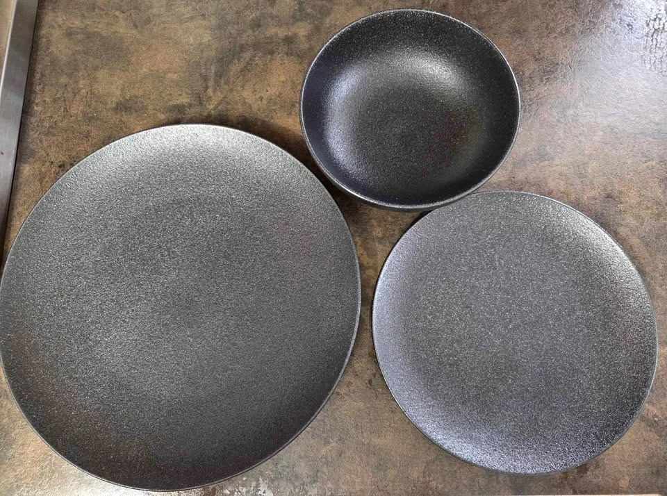 Maxwell & Williams Caviar Black Dinner Set