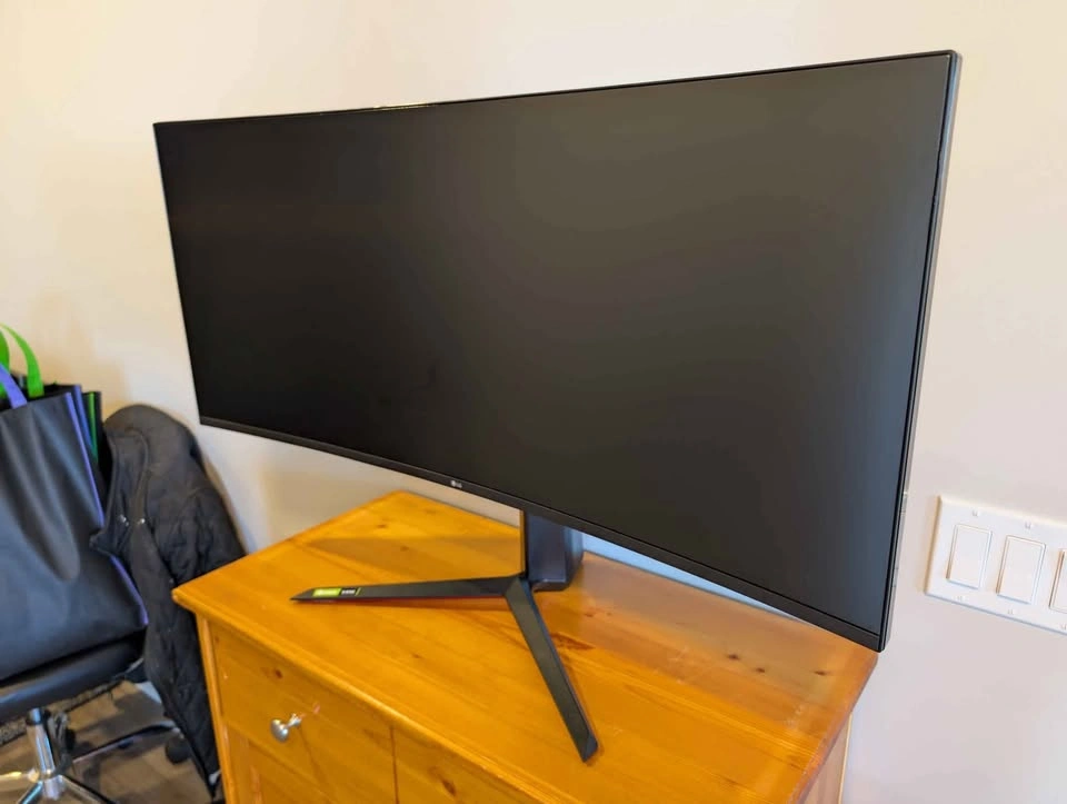 LG 38GN950-B Curved Gaming Monitor - photo 2