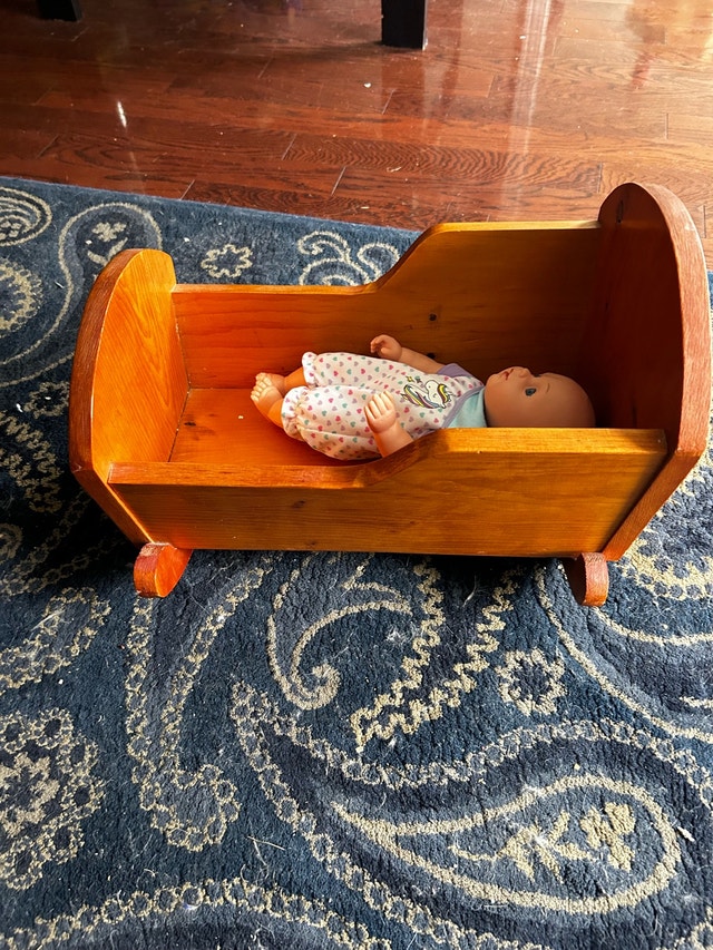 Wooden Crib with Doll - photo 2