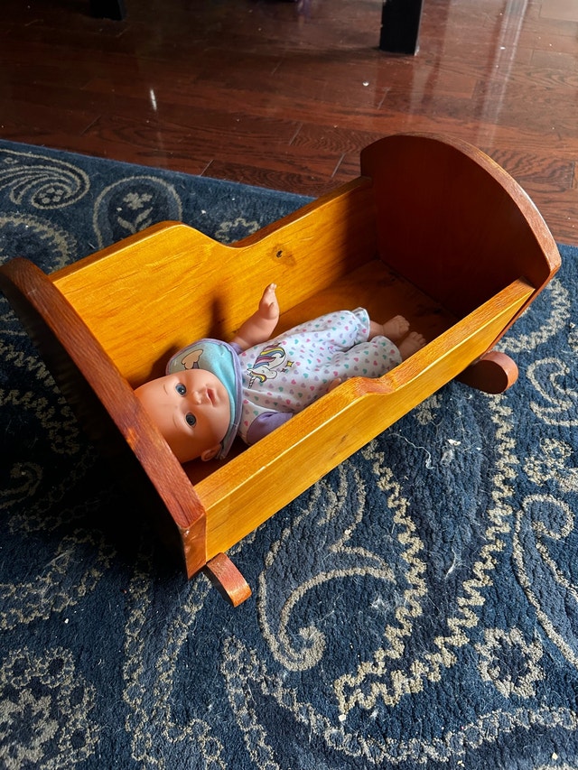 Wooden Crib with Doll - photo 3