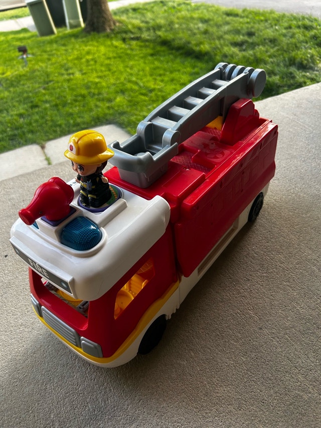 fisher price fire truck - photo 3