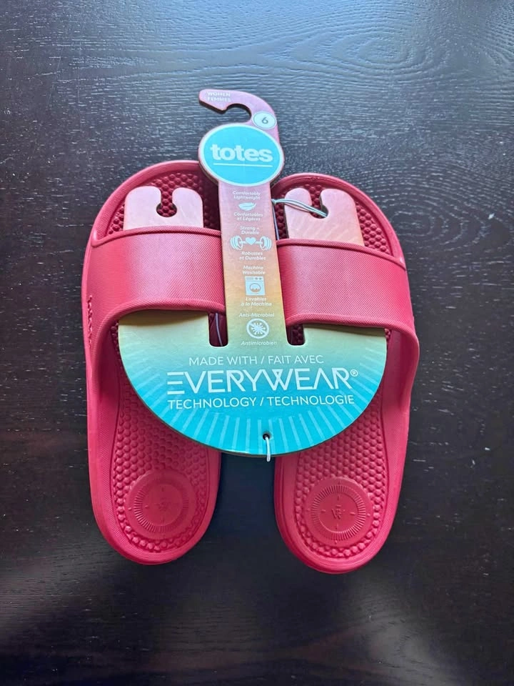 Totes Everywear Women's Red Slides Size 6