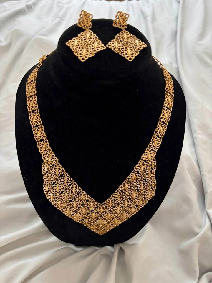 Vintage Gold-Tone Filigree Necklace and Earring Set - photo 3