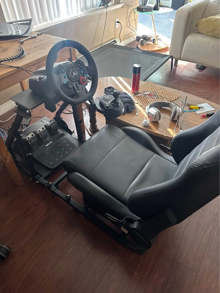 Racing cockpit setup and Logitech wheel with 6 speed shifter - photo 2