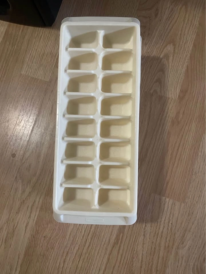 Set of 3 Rubbermaid Ice Cube Trays - photo 2