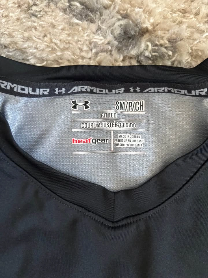 UA HeatGear Sleeveless Shirts - $15 for both - Size Small - photo 2