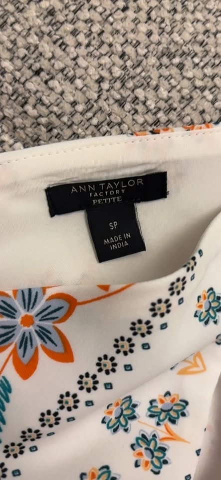 Ann Taylor Beautiful Floral Dress Size Small/ M - photo 4