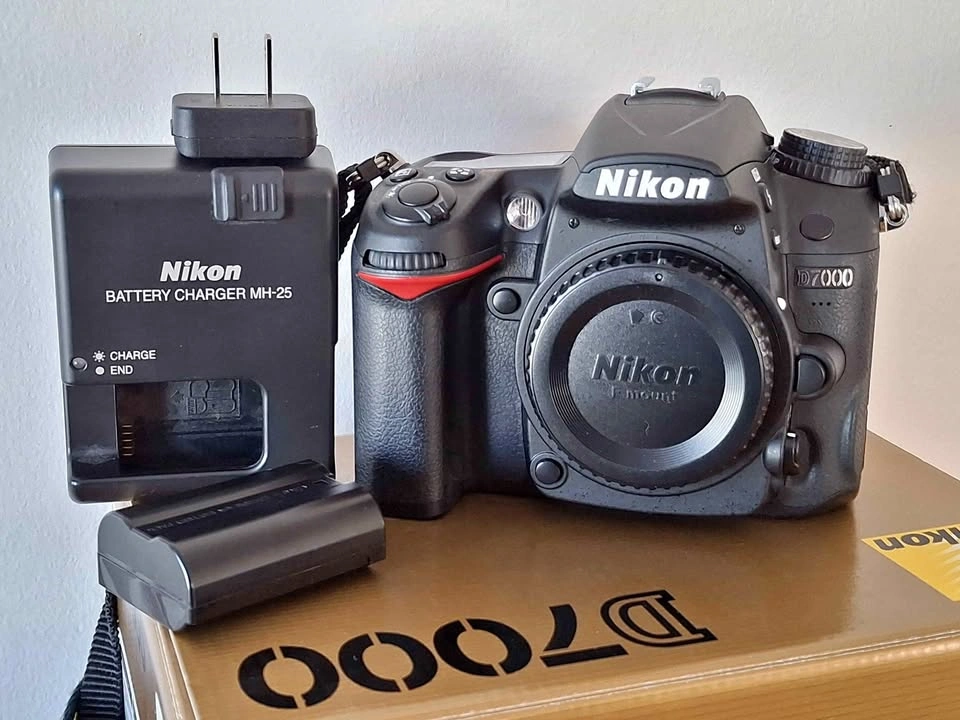 Nikon D7000 camera in original box, 3600 shutter count