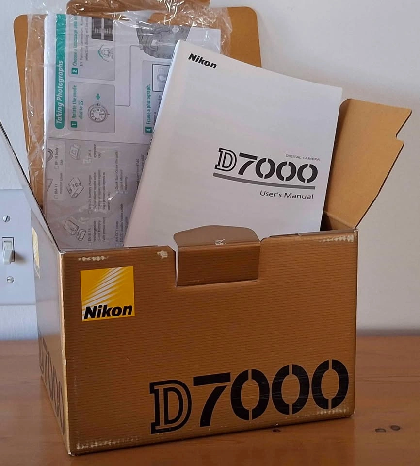 Nikon D7000 camera in original box, 3600 shutter count - photo 4