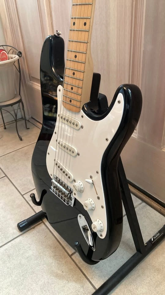 Fender Squier Korean (MIK) Bullet Stratocaster (NK4) - photo 5