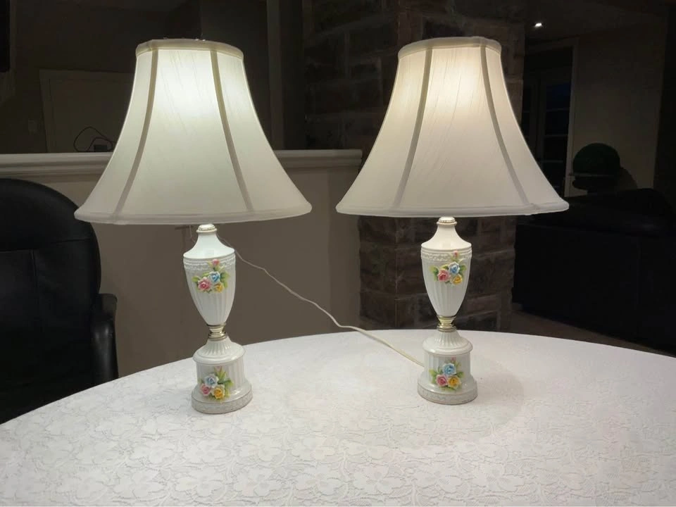 Table Lamps PAIR Vintage Porcelain Delicate Raised Florals - photo 3