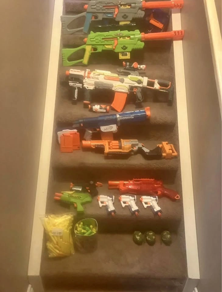 Nerf Guns Bundle — 12 Blasters + Darts, Belt & Vest