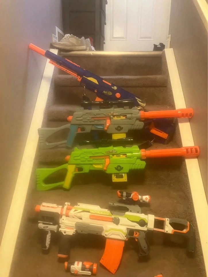 Nerf Guns Bundle — 12 Blasters + Darts, Belt & Vest - photo 2