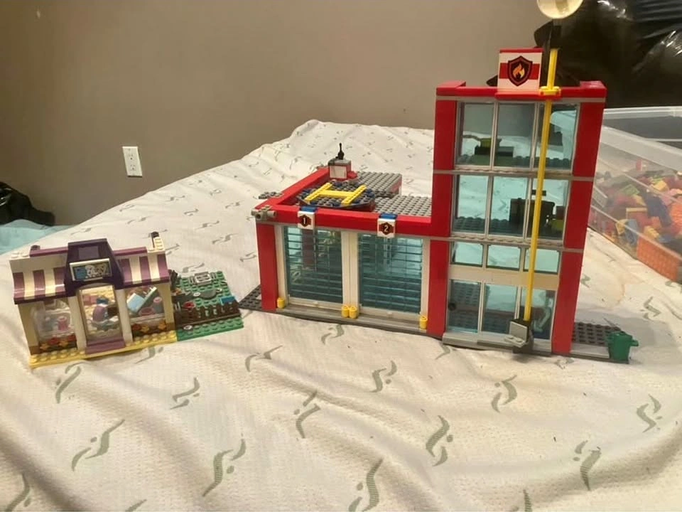 LEGO Bundle — 12+ Sets, Minifigures & Models (Whole Lot Only)
